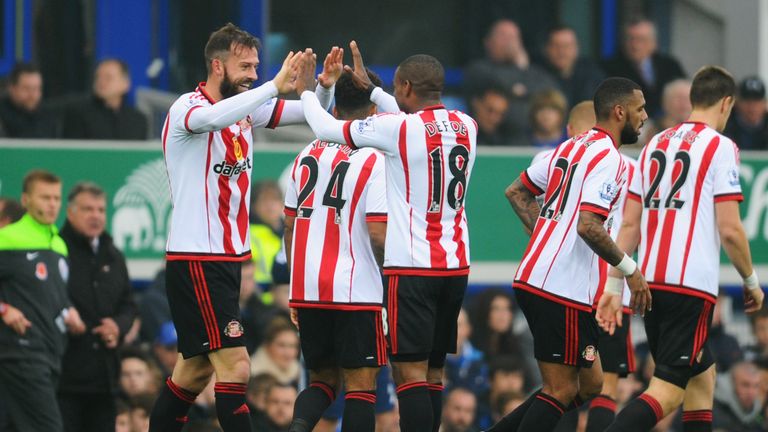 Sunderland's Steven Fletcher (left) celebrates with team-mates after levelling the scores 2-2 in the 50th minute