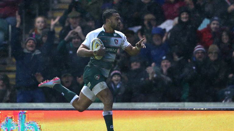  Telusa Veainu  races away to score a breakaway try for Leicester.