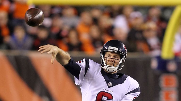 T.J. Yates throws a pass during the fourth quarter against Cincinnati Bengals 