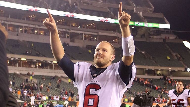 CINCINNATI, OH - NOVEMBER 16:  T.J. Yates #6 of the Houston Texans celebrates after defeating the Cincinnati Bengals 10-6 at Paul Brown Stadium on November