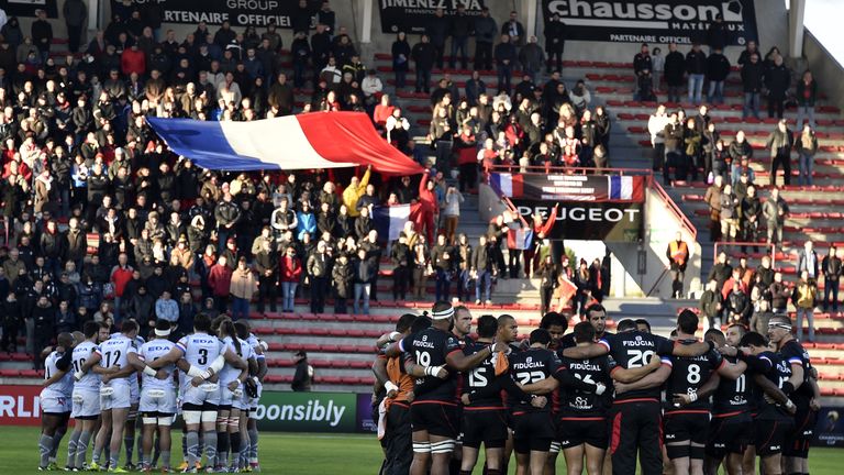 Players and supporters observe a minute of silence in tribute before the start of Champions Cup match between Toulouse and Oyonnax