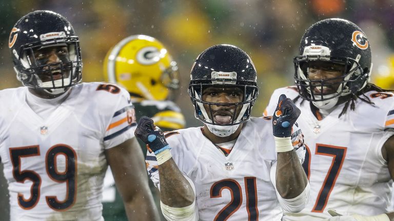 Tracy Porter #21 of the Chicago Bears reacts after intercepting the football in the fourth quarter