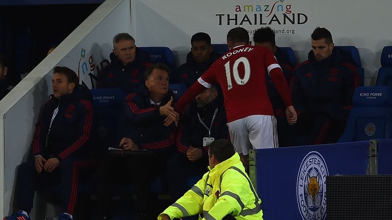 Wayne Rooney shakes hands with Louis van Gaal after his substitution during Manchester United's draw with Leicester