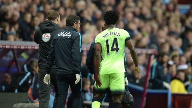Manchester City's Ivorian striker Wilfried Bony (R) walks off the pitch after hurting his hamstring against Aston Villa
