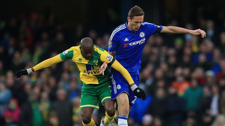 Youssouf Mulumbu and Nemanja Matic battle for the ball