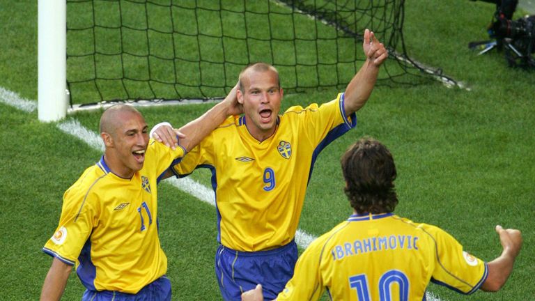 LISBON, Portugal:  Sweden's midfielder Fredrik Ljungberg (C) celebrates with his teammates strikers Henrik Larsson (L) and Zlatan Ibrahimovic, 14 June 2004