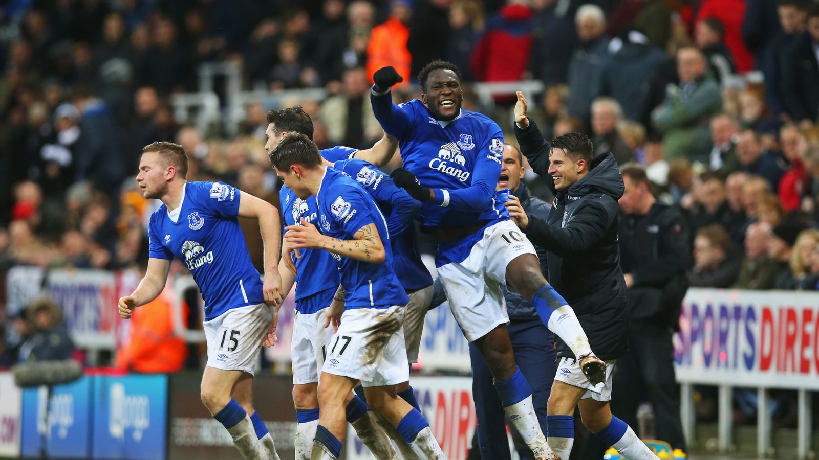 Newcastle 0-1 Everton: Tom Cleverley strikes injury-time winner for ...