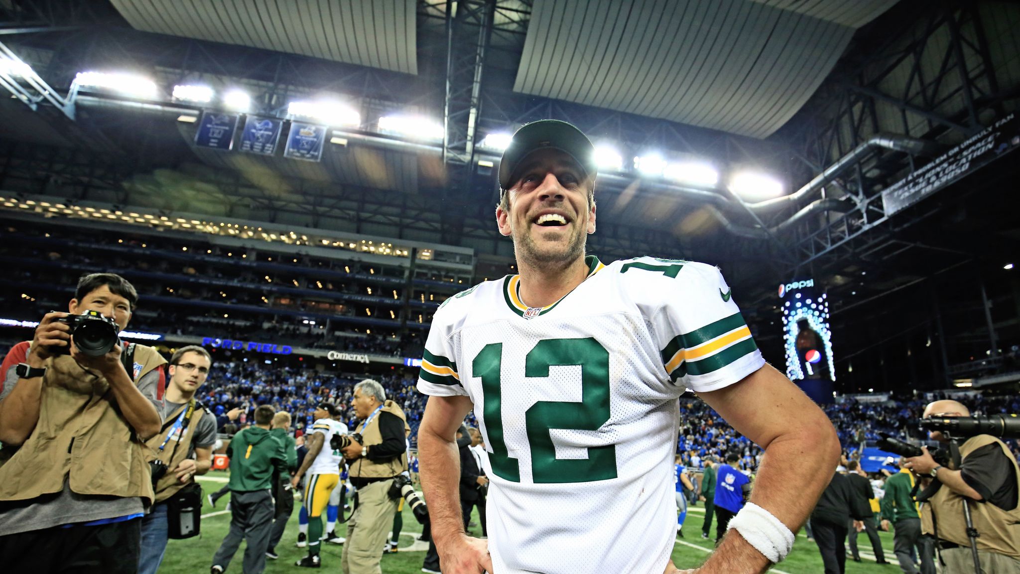 Packers beat Lions 27-23 on Rodgers-to-Rodgers Hail Mary