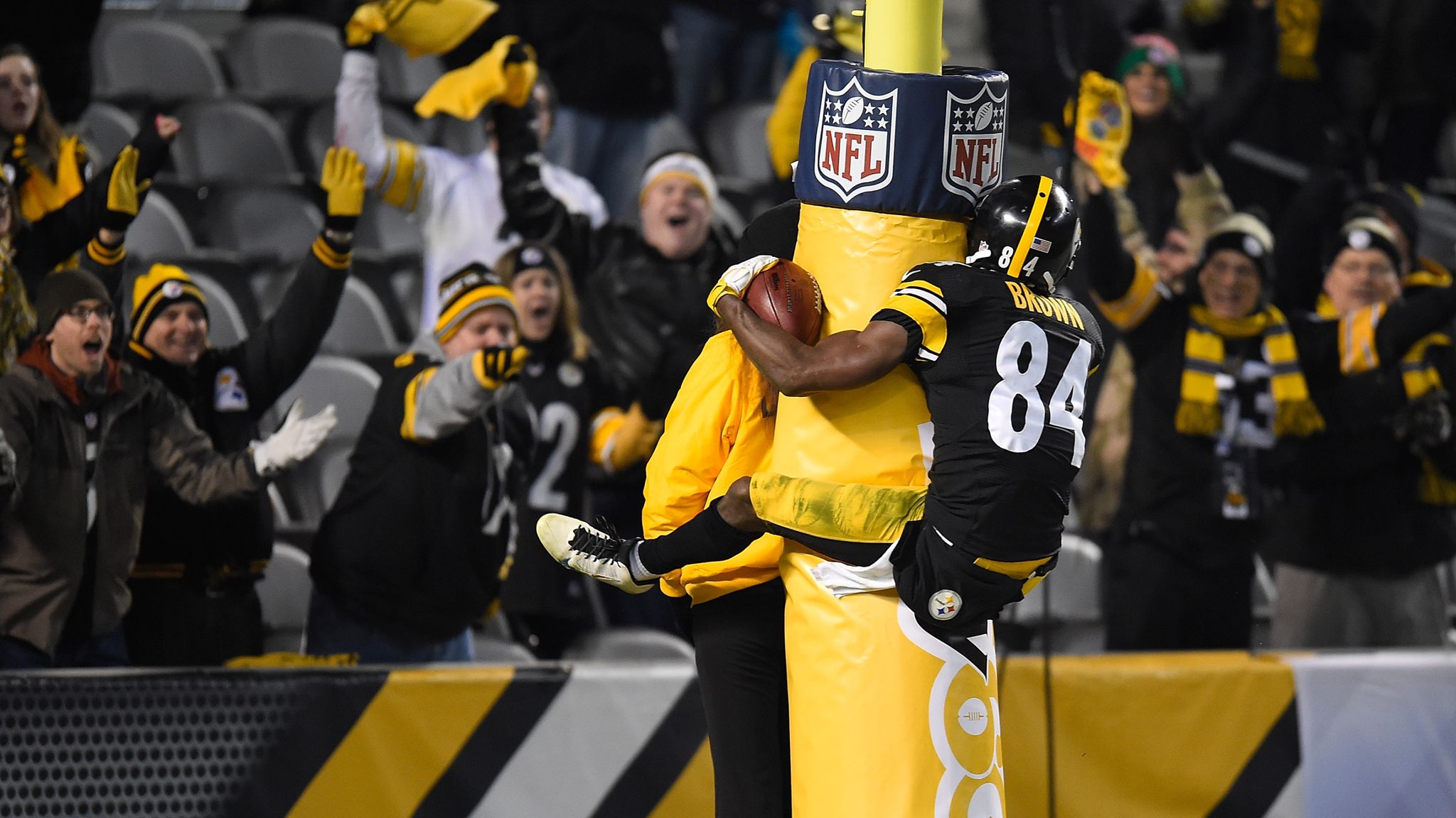 Ex-Steelers star Antonio Brown pitches reunion with Pittsburgh in series of  cryptic social media posts