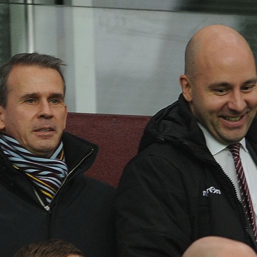 Villa chiefs back Remi Garde