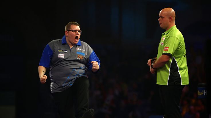 Rene Eidams celebrates winning the fourth set against Michael van Gerwen