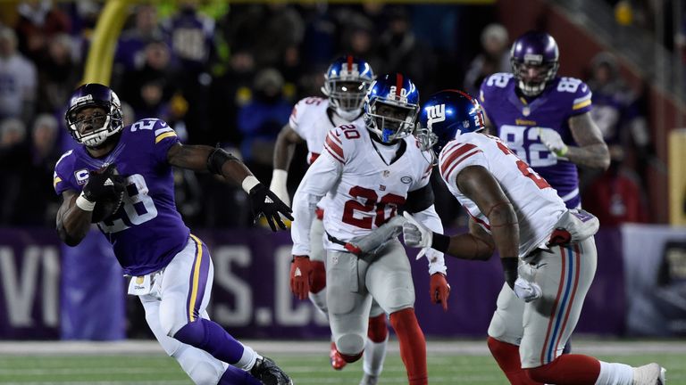 Adrian Peterson (L) rushed for 104 yards in the Minnesota Vikings' win over New York Giants
