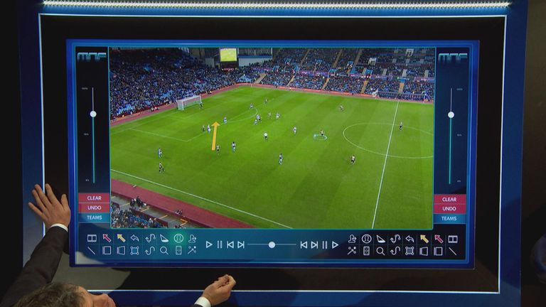 Carragher and Lampard highlighted Ramsey's desire to make runs into the box and leave Flamini isolated