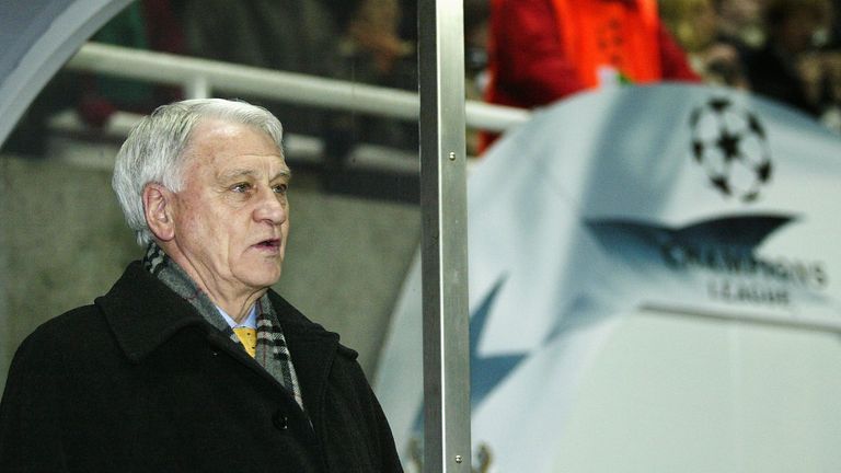 NEWCASTLE - FEBRUARY 26:  Manager Bobby Robson of Newcastle during the Newcastle United v Bayer Lanerkusen UEFA Champions League Group A match on February 