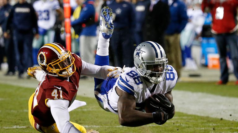 Dallas wide receiver Dez Bryant catches the ball on the dive ahead of cornerback Will Blackmon of the Washington Redskins