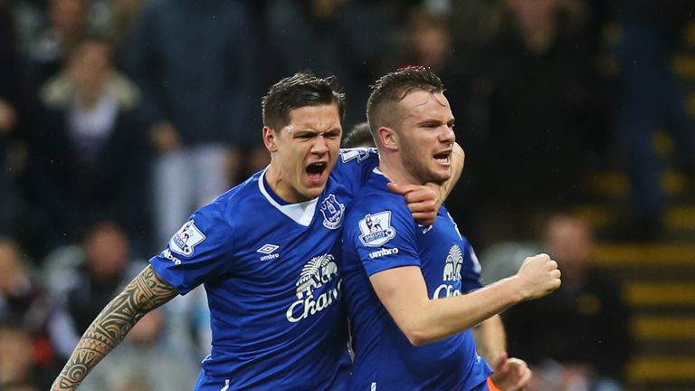 Tom Cleverley celebrates with Everton team-mate Muhamed Besic