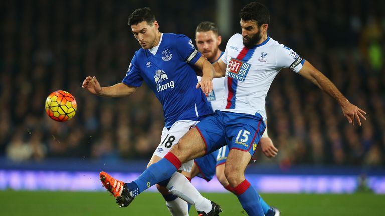 Gareth Barry of Everton challenges Mile Jedinak of Crystal Palace during the Barclays Premier League match at Goodison Park