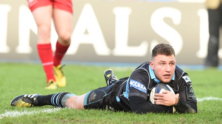 12/12/15 EUROPEAN RUGBY CHAMPIONS CUP.GLASGOW WARRIORS v SCARLETS.SCOTSTOUN - GLASGOW .Glasgow Warrior's Duncan Weir with the try 