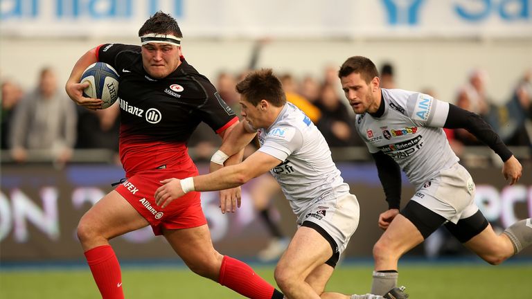 Jamie George of Saracens breaks away from Julien Blanc of Oyonnax to score a try during the Champions Cup match between Saracens and Oyonnax
