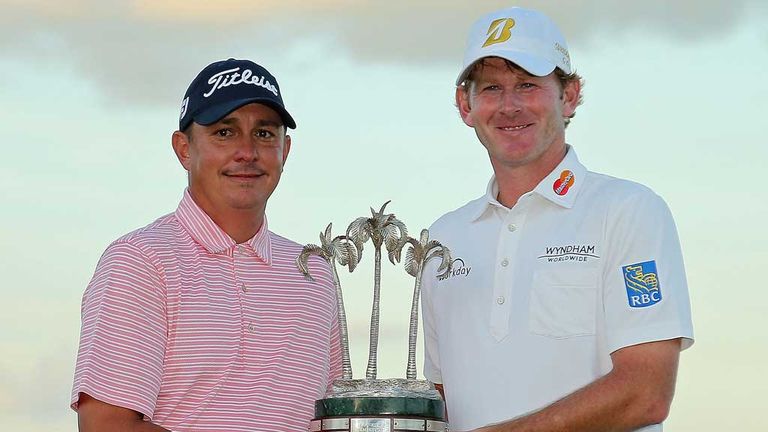 Jason Dufner (l) and Brandt Snedeker