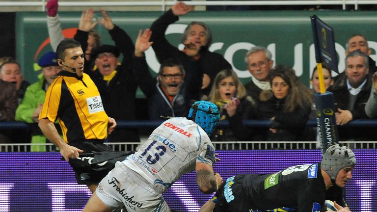Clermont's centre Jonathan Davies scores a try v Exeter in the European Champions CUp