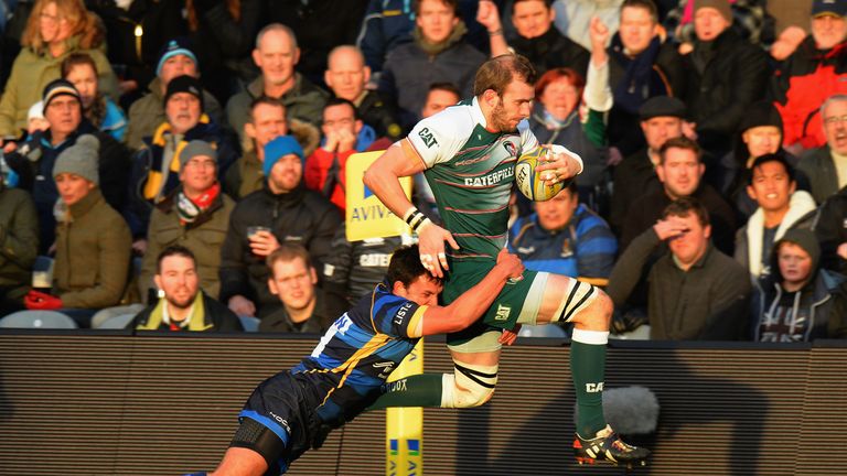 Leicester capitalised on their 2-man advantage when Milasinovich was sin-binned for the Warriors.