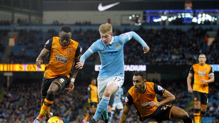 Kevin De Bruyne beats Hull City's Moses Odubajo