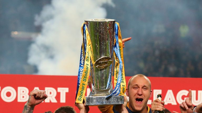 Kevin Sinfield of Leeds Rhinos lifts the trophy with his team mates following their Super League Grand Final against Warrington Wolves