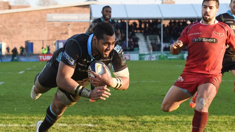 Taqele Naiyaravoro scores one of his three tries against the Scarlets at Scotstoun