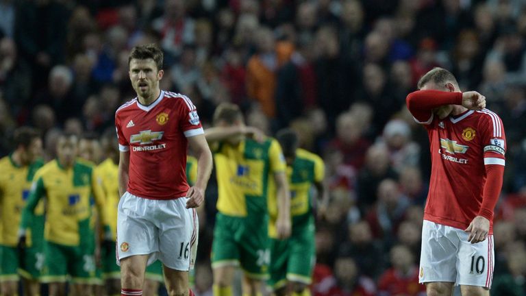 Manchester United's Michael Carrick and Wayne Rooney look dejected