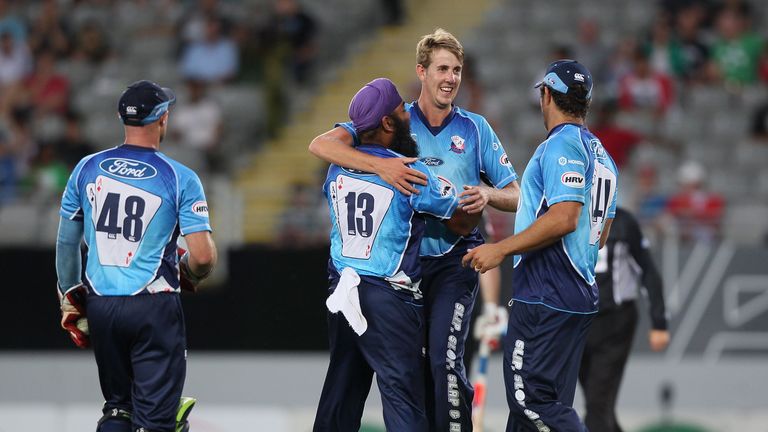 Matt Quinn (centre) in action for the Auckland Aces