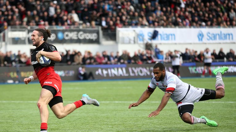 Mike Ellery runs in his first try chased by Oyonnax's wing  Fetu'u Vainikolo during the Champions Cup rugby union match between Saracens and Oyonnax 