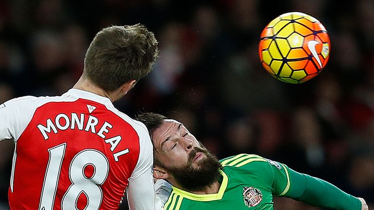 Arsenal defender Nacho Monreal (L) vies with Sunderland striker Steven Fletcher