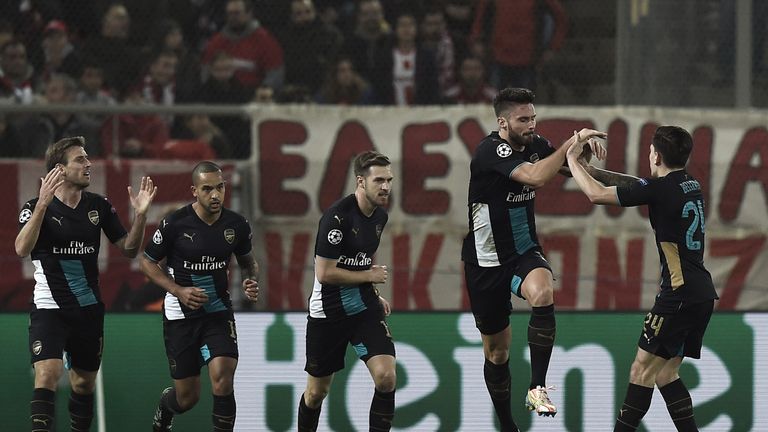 Olivier Giroud goal celeb, Olympiakos v Arsenal, Champions League