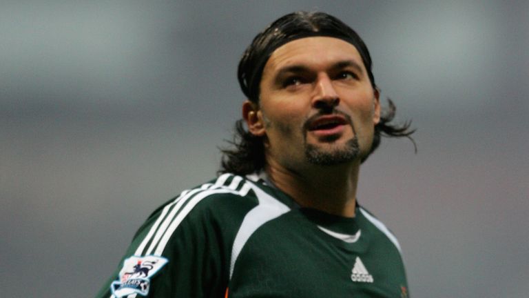 Pavel Srnicek in action for Newcastle in 2006