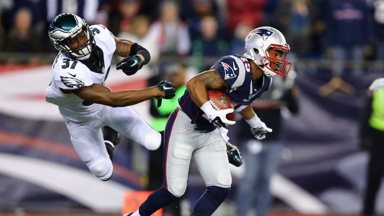Jaylen Watkins #37 of the Philadelphia Eagles attempts to tackle Jerod Mayo #51 of the New England Patriots