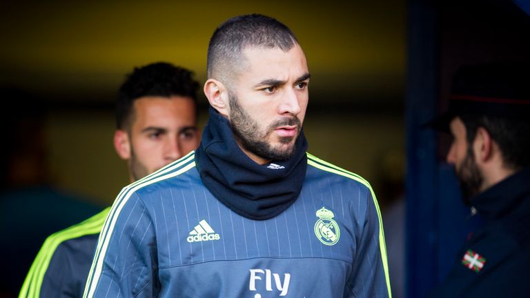 Karim Benzema of Real Madrid looks on prior to the start the La Liga match between SD Eibar and Real Madrid 