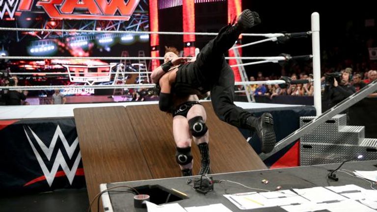 Roman Reigns v Sheamus
