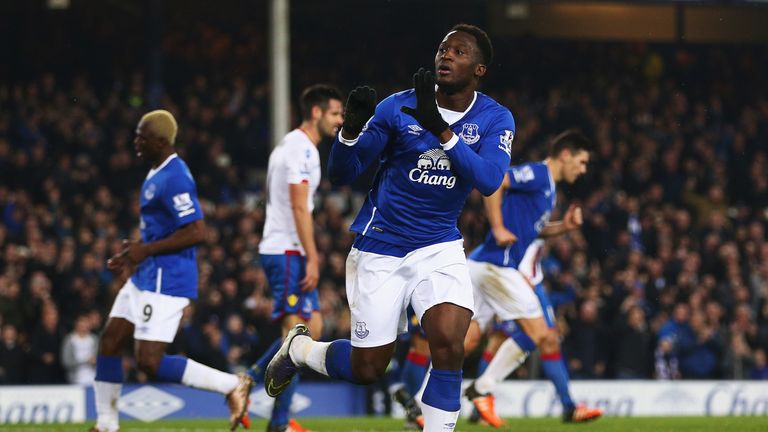 Romelu Lukaku of Everton celebrates scoring the equalising goal against Crystal Palace