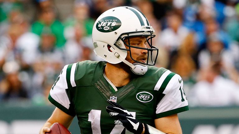 EAST RUTHERFORD, NJ - DECEMBER 13:  Ryan Fitzpatrick #14 of the New York Jets scrambles looks to pass against the Tennessee Titans in the third quarter dur