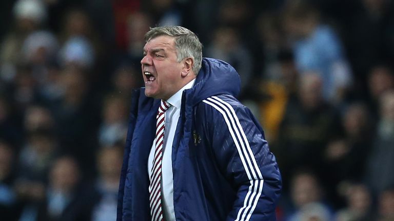 MANCHESTER, ENGLAND - DECEMBER 26:  Sam Allardyce the manger of Sunderland reacts during the Barclays Premier League match between Manchester City and Sund