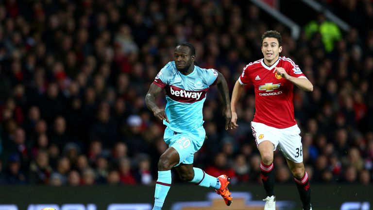 Victor Moses of West Ham United and Matteo Darmian of Manchester United compete for the ball