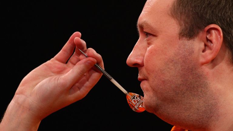 LONDON - DECEMBER 30:  Wayne Mardle of England prepares to throw a dart during his third round match against Co Stompe of the Netherlands during the 2009 L