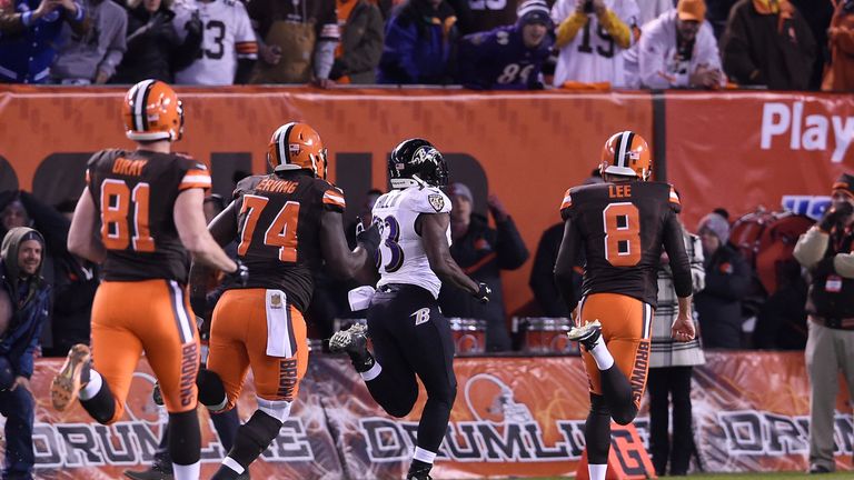 CLEVELAND, OH - NOVEMBER 30:  Will Hill #33 of the Baltimore Ravens returns a blocked field goal for a touchdown in front of Jim Dray #81, Cameron Erving #