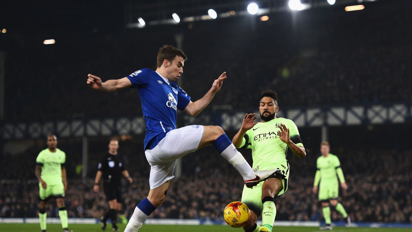 Манчестер сити брэдфорд. Johnstones Manchester City.