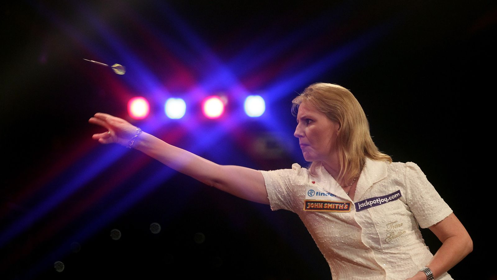 Trina Gulliver wins BDO Women's World Darts title for 10th time Darts