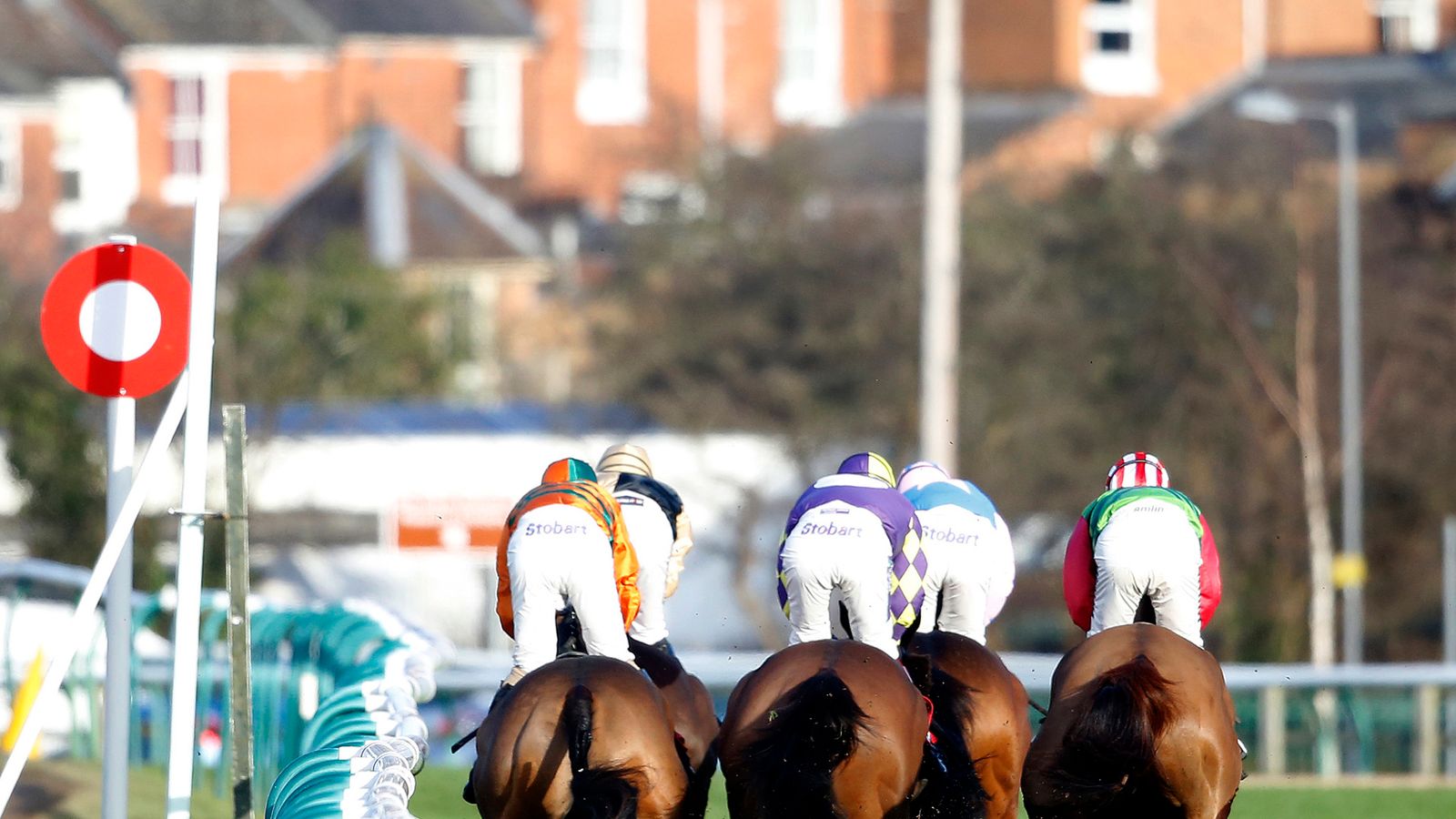 Warwick prepare to staging latest racing crowd pilot Racing News