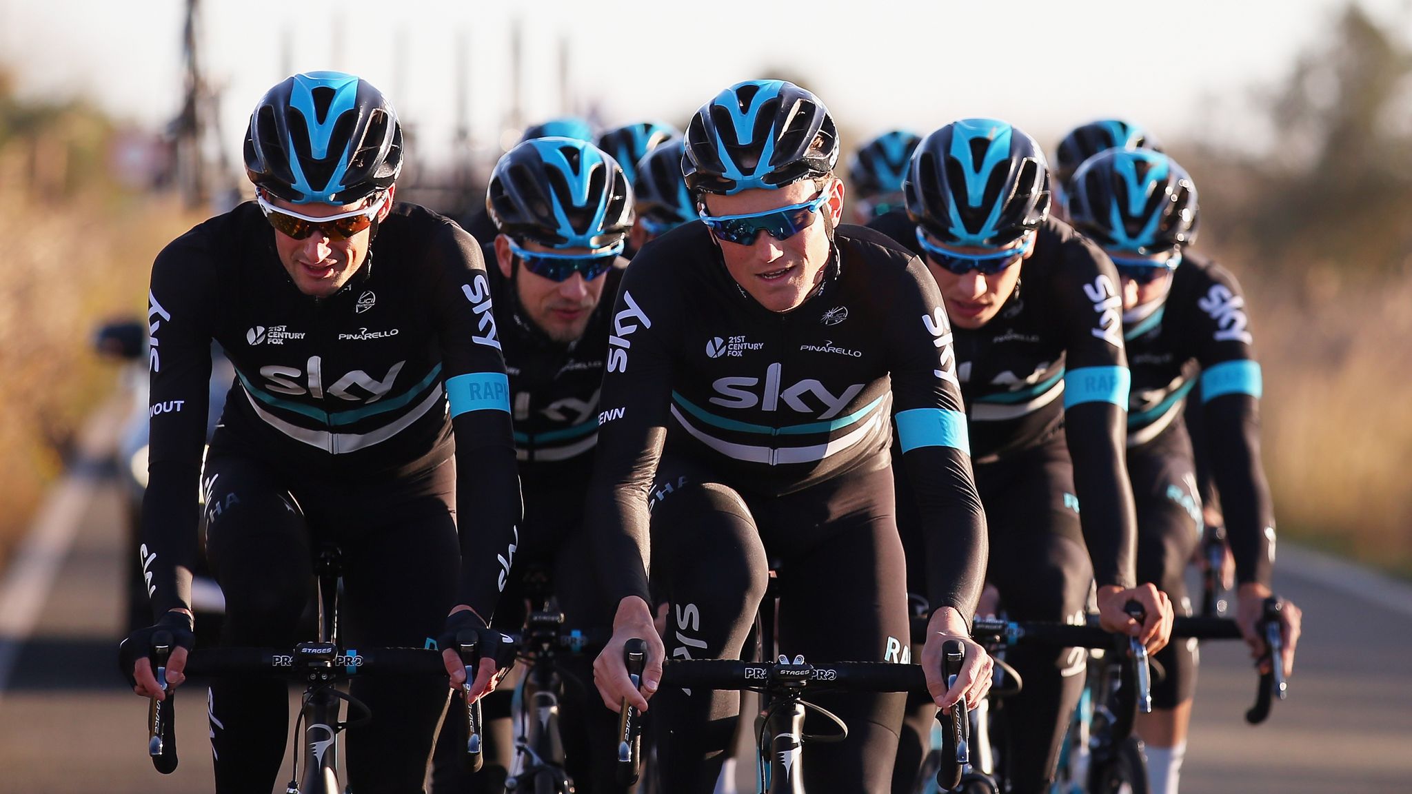 Team sky велокоманда. Велогонки команды. Quick step команда велоспорт. Российские велогонщики. Team mobile велосипедная команда.