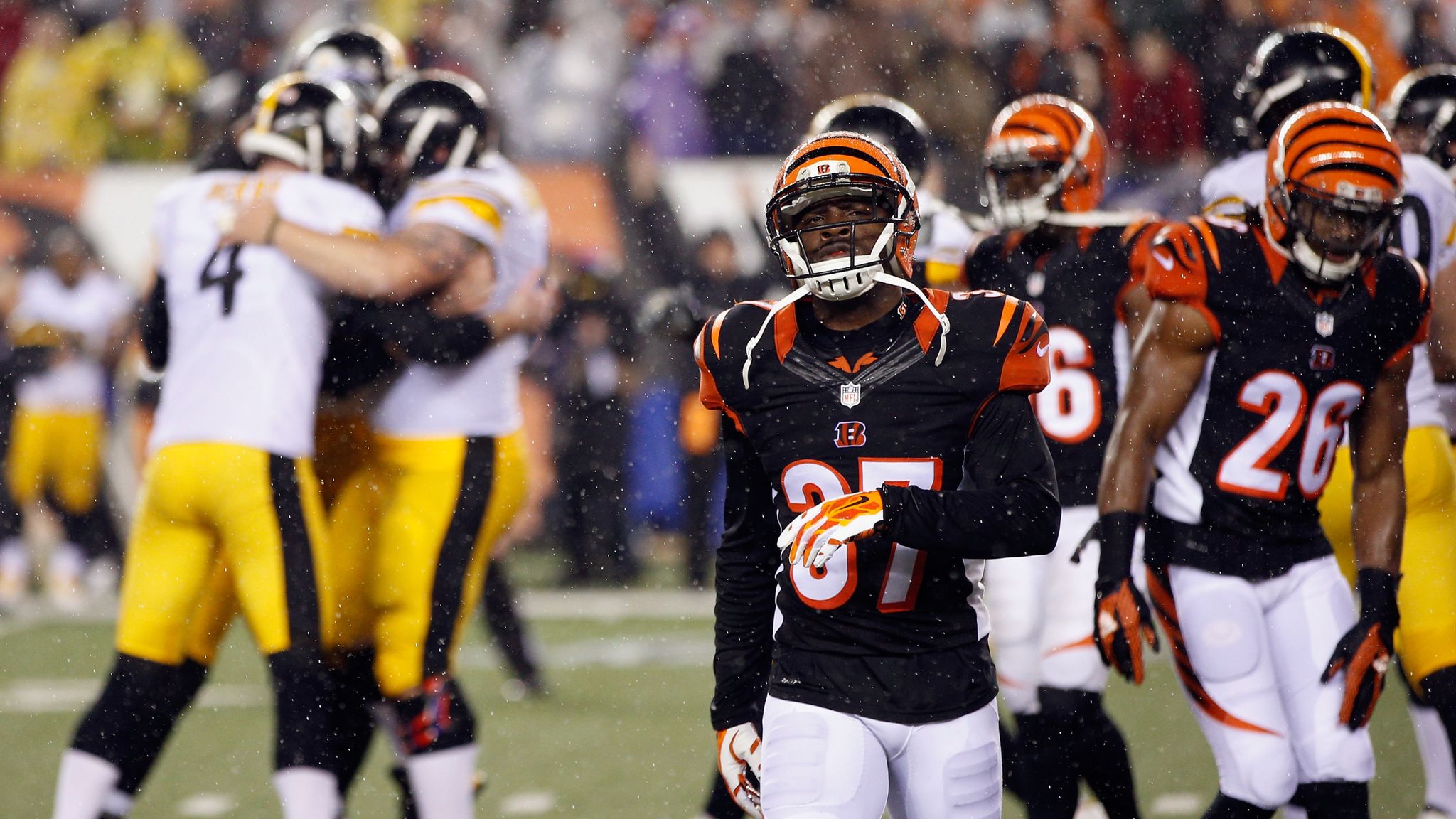 Steelers hit late field, knock Bengals out of playoffs, Football