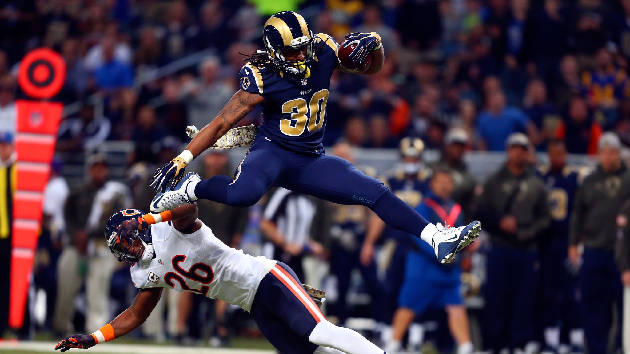 Oakland Raiders' fans with large presence at Rams' game in LA